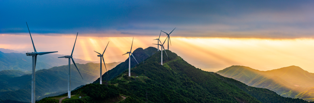 广东河源缺牙山山顶观远山日出景观