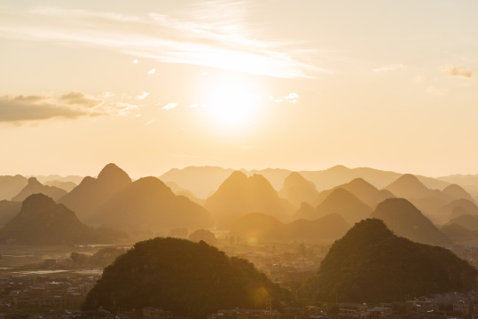 云南普者黑日出景观