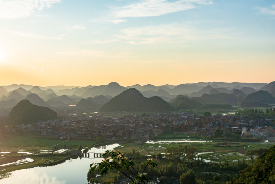 云南普者黑日出景观