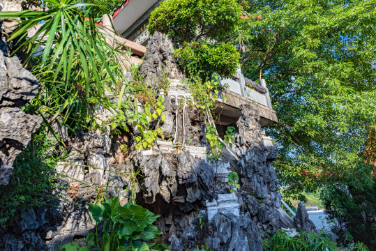 广东梅州千佛塔寺里的佛塔