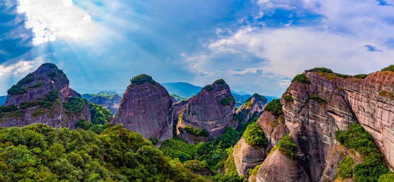 八角寨群螺观天处的耶稣光景观