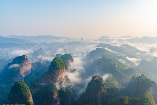 广西桂林资源县八角寨日出时的云海