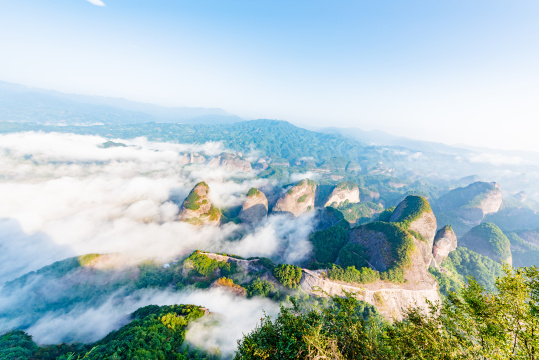 广西桂林资源县八角寨日出时的云海