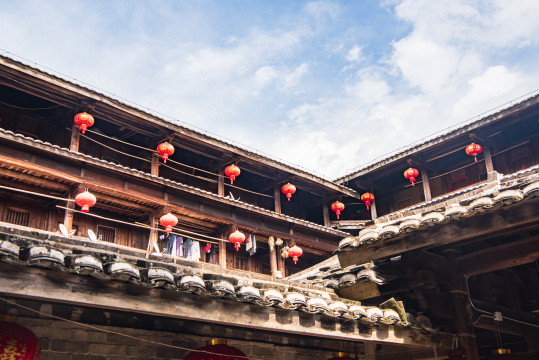 福建龙岩市初溪土楼里的结婚厅堂