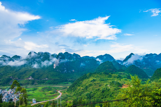 广西河池市凤山县夏日喀斯特景观