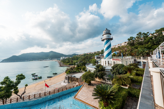 中国深圳南澳海贝湾夏日海滨风光