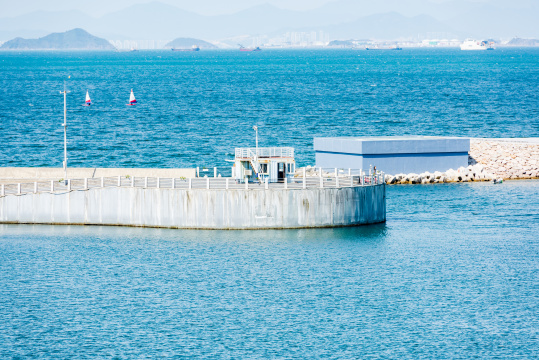 深圳大鹏杨梅坑浪骑游艇会里的海上公路赛道