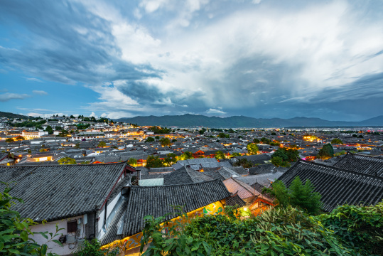 夜幕下的云南丽江大研古镇