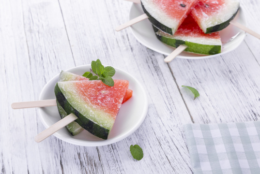 切成片的西瓜冰棍