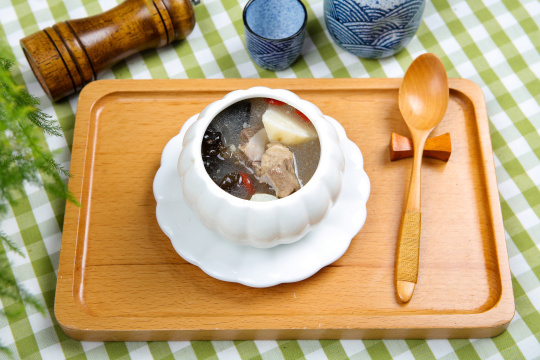山药木耳煮排骨