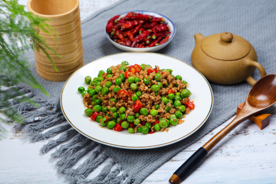 豌豆粒炒肉沫