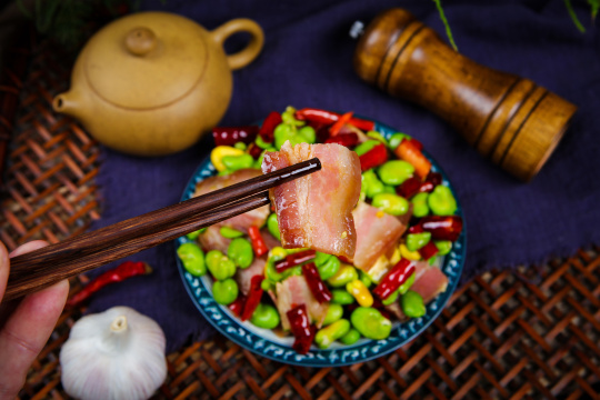 蚕豆米炒腊肉