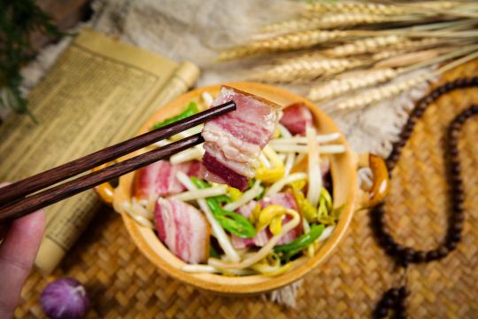 花生苗炒腊肉