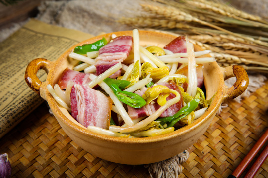 花生苗炒腊肉