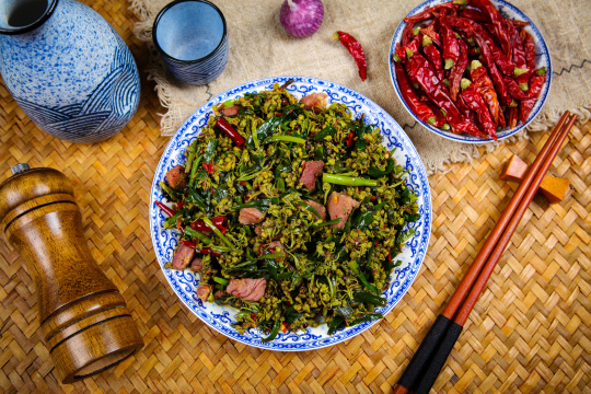 韭菜腊肉丁炒棠梨花