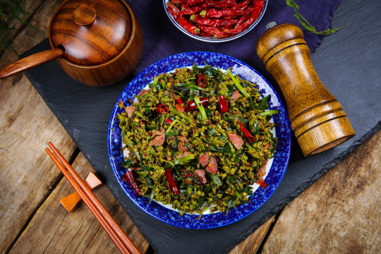 韭菜腊肉丁炒棠梨花