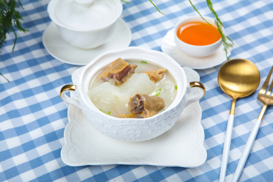 腊鸭煮萝卜