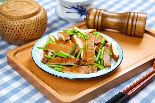 蒜苔炒豆干