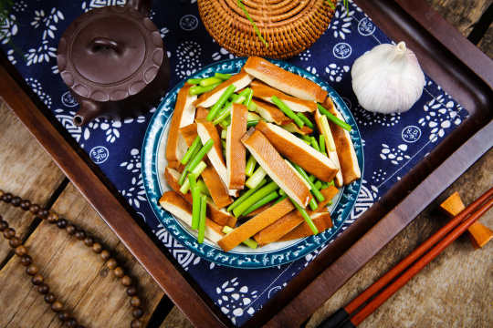 蒜苔炒豆干