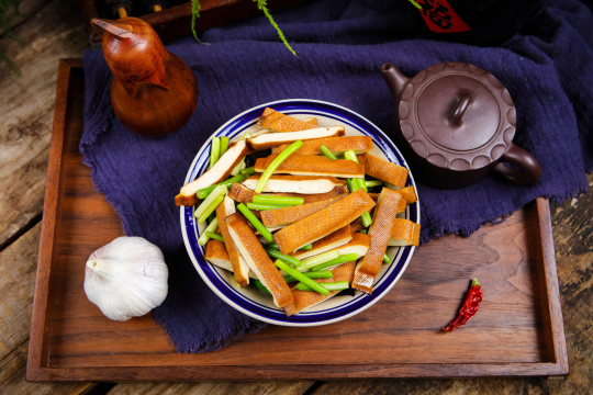 蒜苔炒豆干