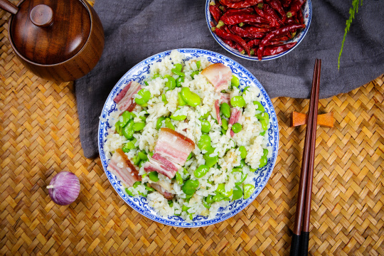 豌豆腊肉炒饭