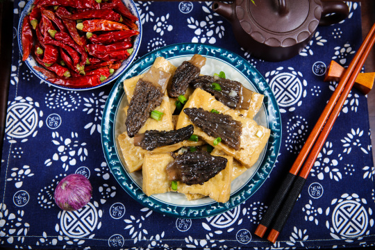 羊肚菌烧豆腐
