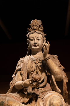 国家博物馆佛造像镇馆之宝-彩绘木雕观音像