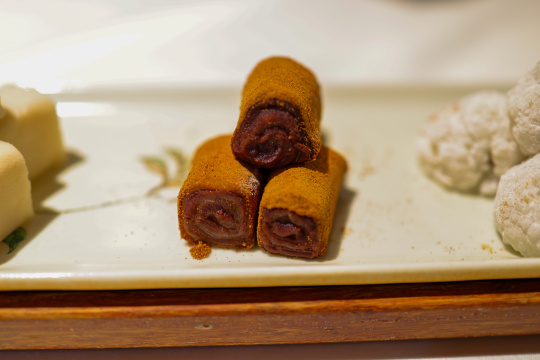 小吃拼盘：豌豆黄 小豆凉糕 芸豆卷