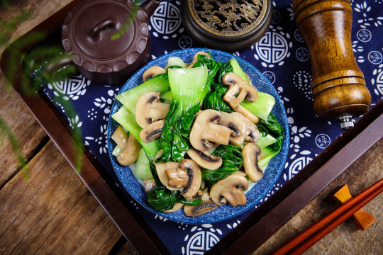 白蘑菇炒青菜