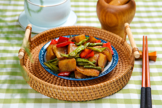 土豆焖豆角