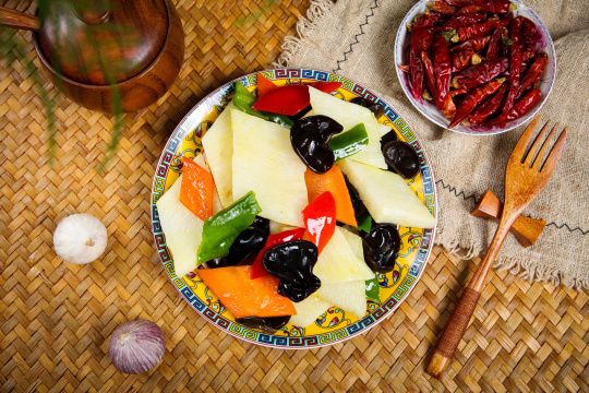 胡萝卜木耳炒淮山药