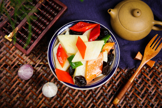 胡萝卜木耳炒淮山药