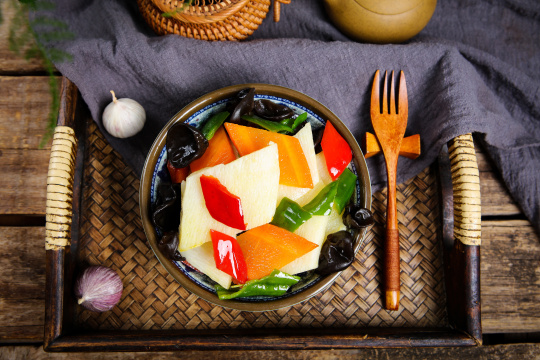 胡萝卜木耳炒淮山药