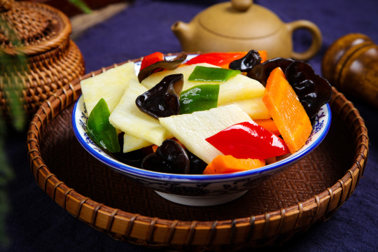 胡萝卜木耳炒淮山药