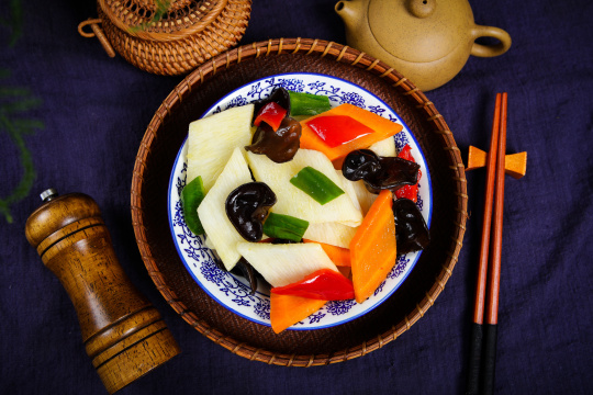 胡萝卜木耳炒淮山药