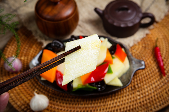 胡萝卜木耳炒淮山药