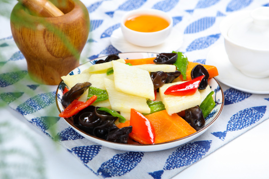 胡萝卜木耳炒淮山药