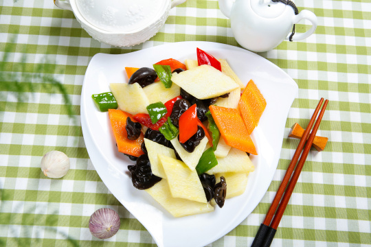 胡萝卜木耳炒淮山药