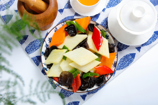 胡萝卜木耳炒淮山药