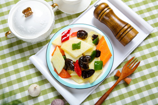 胡萝卜木耳炒淮山药