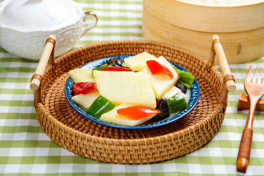 胡萝卜木耳炒淮山药