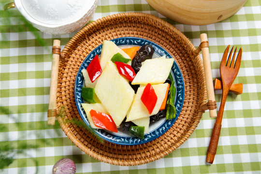 胡萝卜木耳炒淮山药