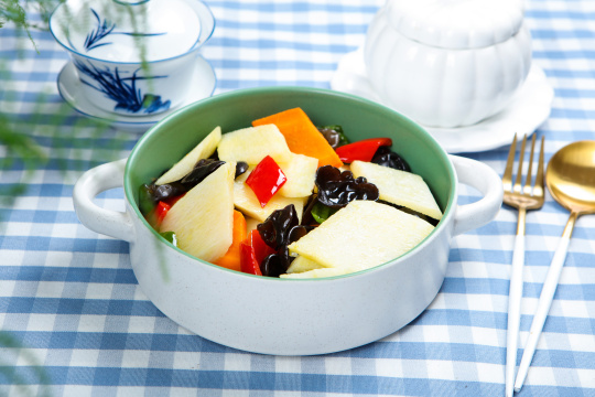 胡萝卜木耳炒淮山药