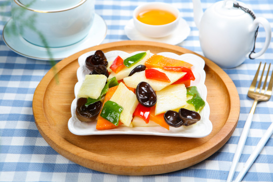 胡萝卜木耳炒淮山药