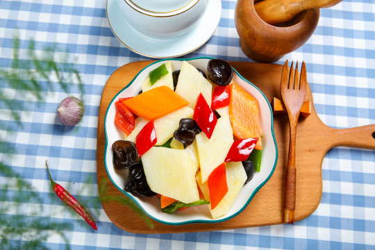 胡萝卜木耳炒淮山药