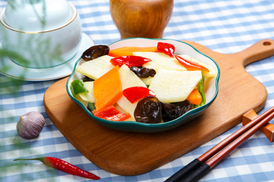 胡萝卜木耳炒淮山药