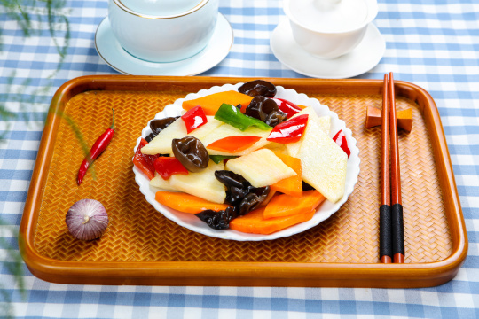 胡萝卜木耳炒淮山药