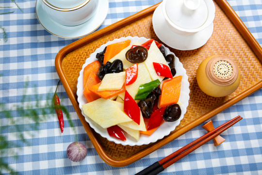 胡萝卜木耳炒淮山药