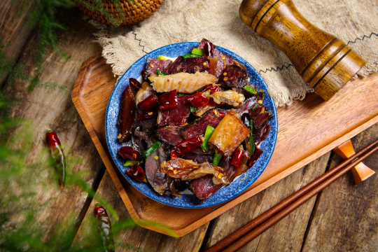 腊鲢鱼腊猪心腊牛肉 爆炒腊三味