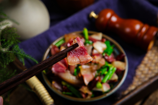蒜苗炒腊猪脸